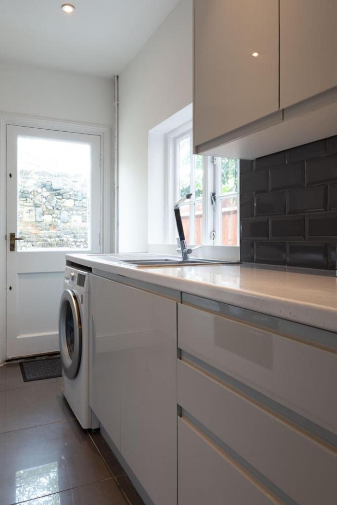Stylish & Spacious City Centre 3-Bedroom Townhouse - Sleeps 6 Canterbury Exteriér fotografie